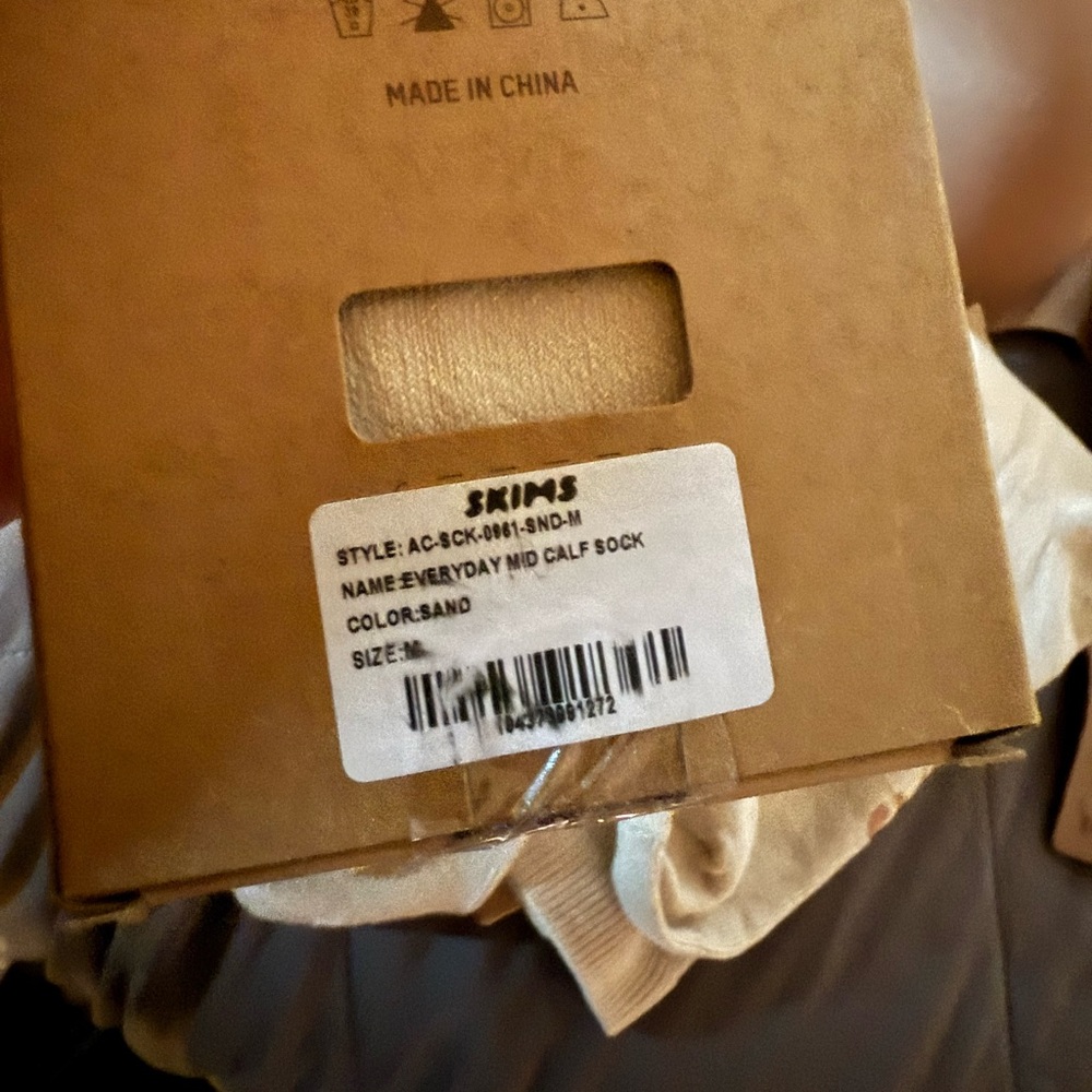 SKIMS ultimate Balconette Bra and 2 Pairs of socks Bundle - Picture 4 of 5